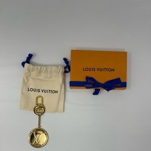 Authentic Louis Vuitton pursue charm/key charm